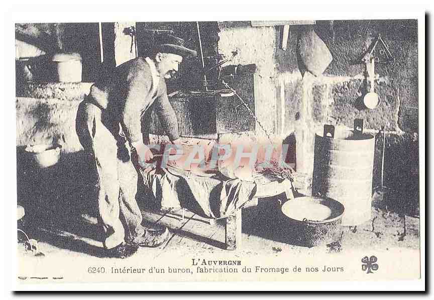 REPRODUCTION L´auvergne CPA Interieur d´un buron fabrication du fromage de nos jours