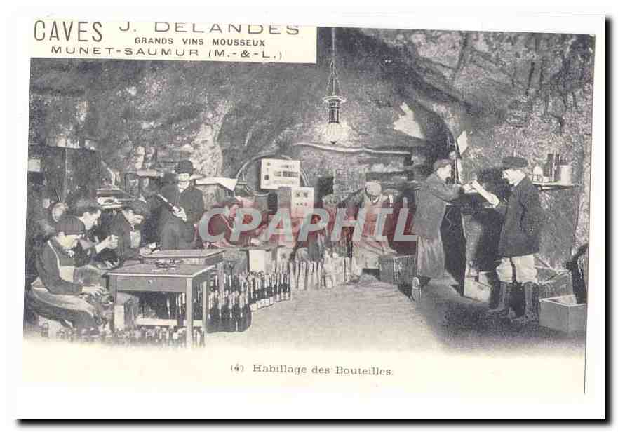 REPRODUCTION Caves J Delandes CPA Habillage des bouteilles