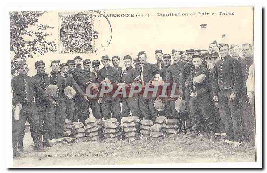 Camp de Sissonne (Aisne) CPA Distribution de pain et tabac (Reproduction)