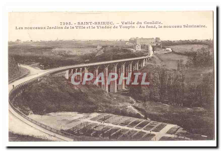Saint-Brieuc — Vallée du Gouëdic — Les nouveaux Jardins de la Ville et le Viaduc de Toupin — Au fond, le nouveau Séminaire