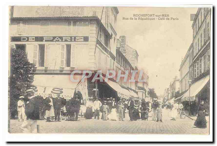 Rochefort sur Mer CPA Rue de la Republique Cafe de Paris (tres animee)