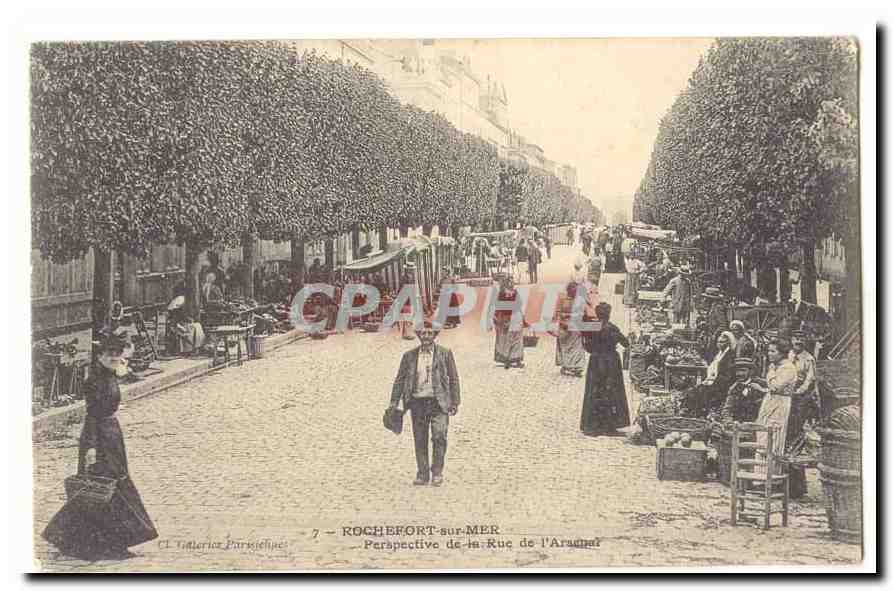 Rochefort sur Mer CPA Perspective de la rue de l'arsenal TOP (marche)