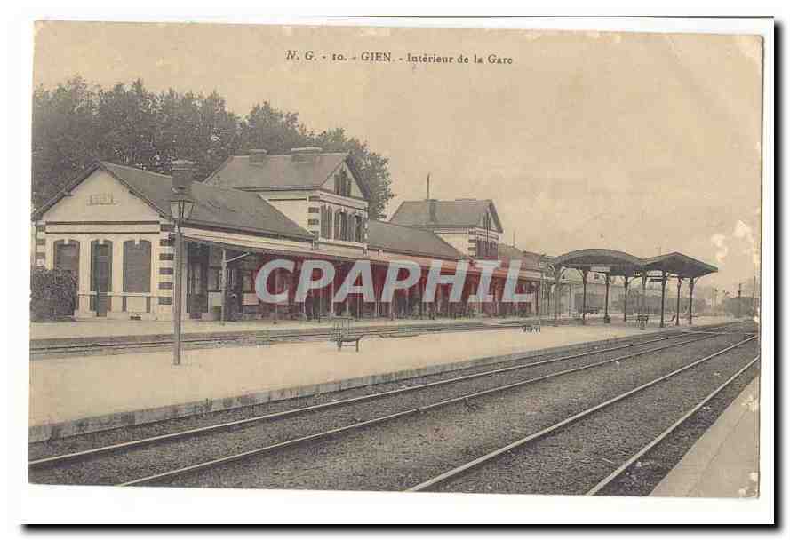 Gien CPA Interieur de la gare