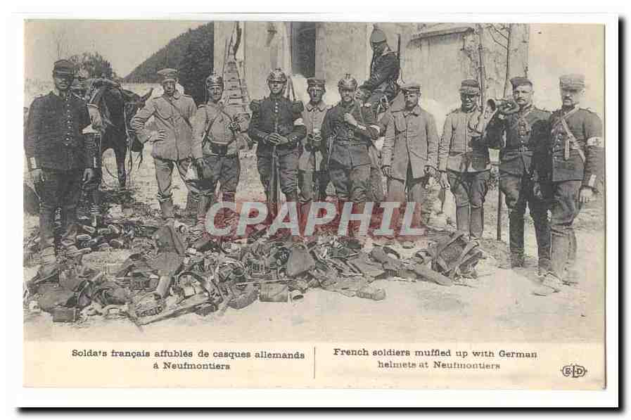 Soldats français affublés de casques allemands à Neufmontiers — E.D. éditeur
