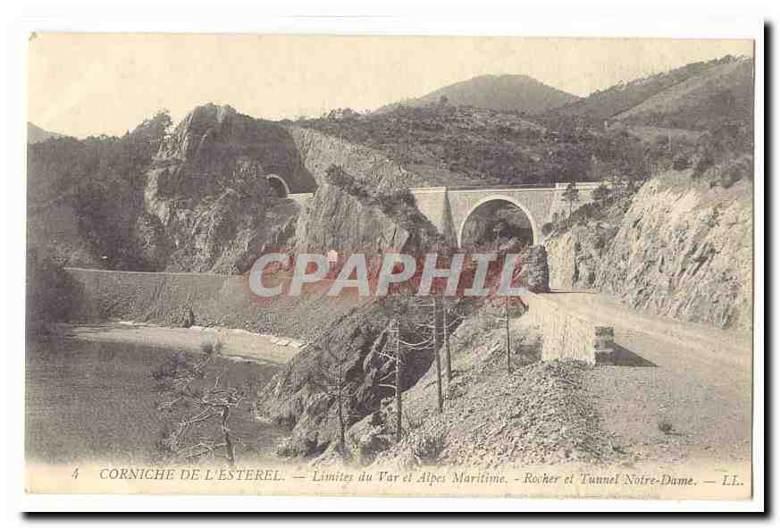 Corniche de l´Esterel CPA Limites du Var et Alpes Maritime Rocher et tunnel Notre Dame