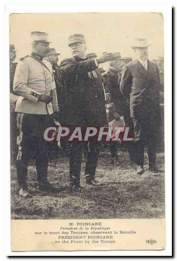 CPA M Poincare President de la Republique sur le front des troupes observant la bataille 1914-1918