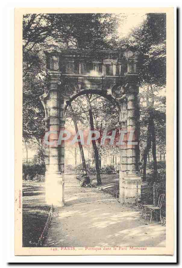 Paris CPA Portique dans le parc Monceau