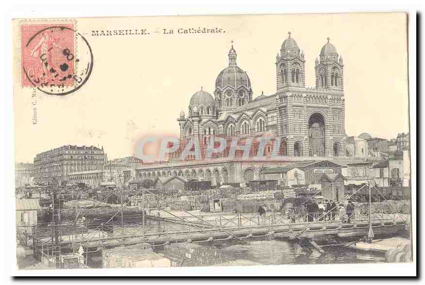 Marseille CPA La cathedrale (port tres animee)
