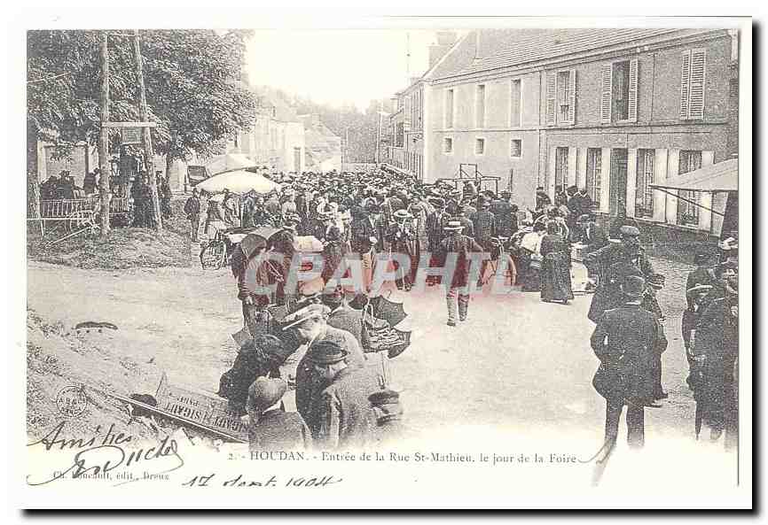 Houdan CPA Entree de la rue St Mathieu le jour de la Foire (reproduction)