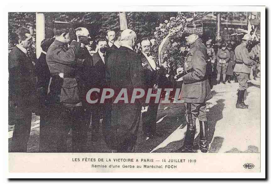 Les fetes de la victoire a Paris 14 juillet 1919 CPA Remise d'une gerbe au marechal Foch (reproduction)