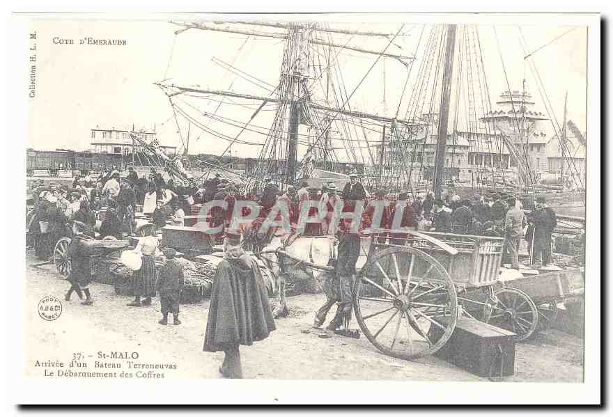 St Mailo CPA Arrivee d'un bateau terreneuvas Le debarquement des coffres (reproduction)