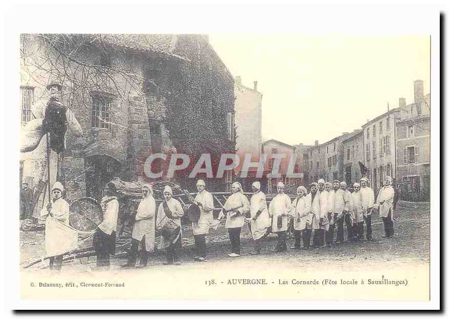 Auvergne CPA Les cornards (fete locale a Sauxillanges) (reproduction)