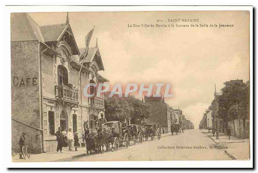 Saint Nazaire CPA La rue Ville es Martin a la hauteur de la salle de la jeunesse TOP (attelage chevaux)
