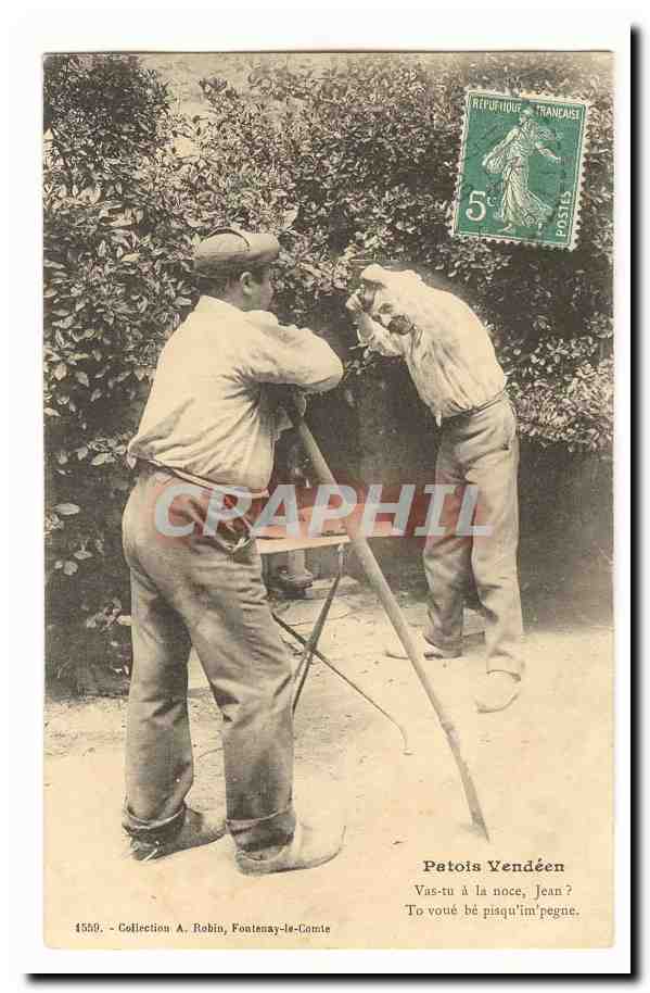 Deux hommes jouant au pétanque — Fontenay-la-Comte — Collection A. Robin