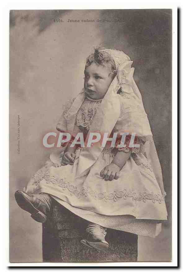 CPA Jeune enfant de Pont l'Abbe (Bretagne)