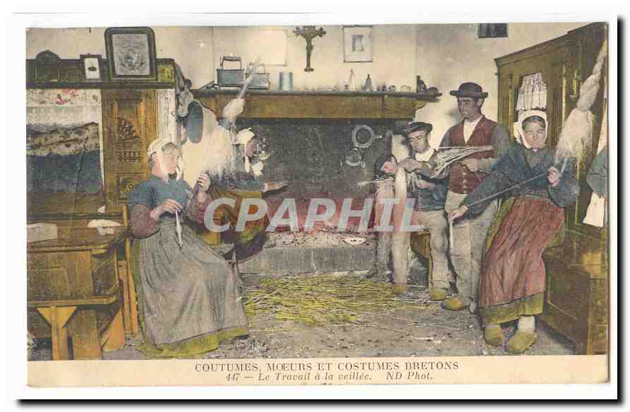 Coutumes moeurs et costumes bretons CPA Le travail a la veillee (fileuses) TOP