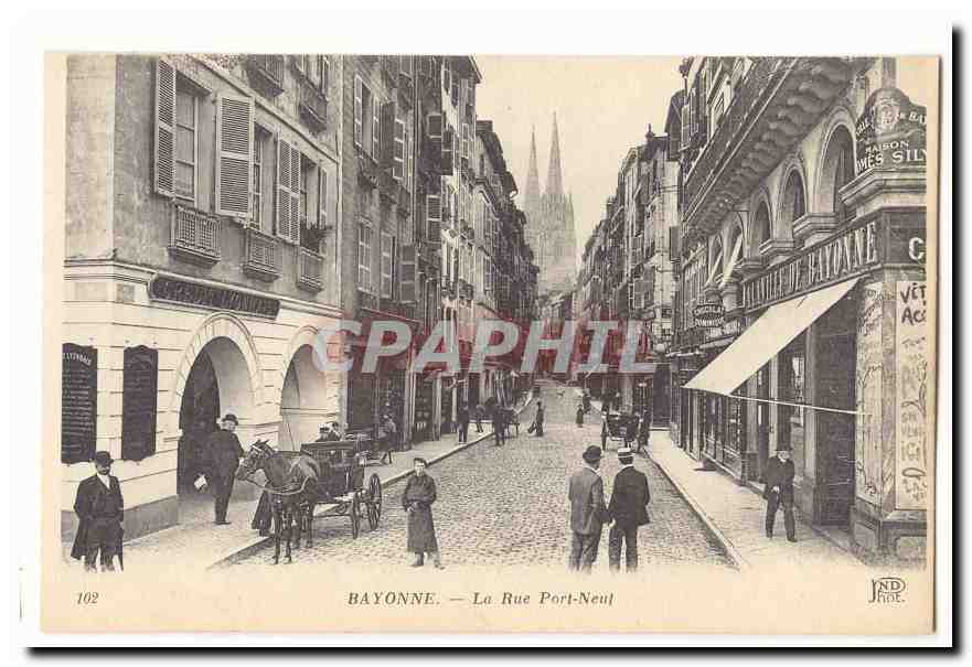 Bayonne CPA La rue Port Neuf (animee) Credit Lyonnais