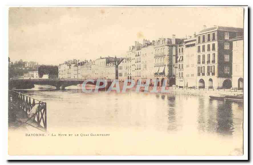 Bayonne CPA La Nive et le quai Galuperry