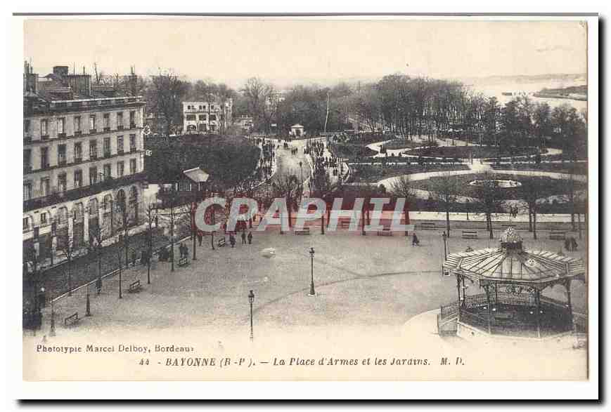 Bayonne CPA La place d'armes et les jardins