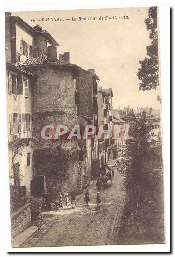 Bayonne CPA La rue Tour de Sault