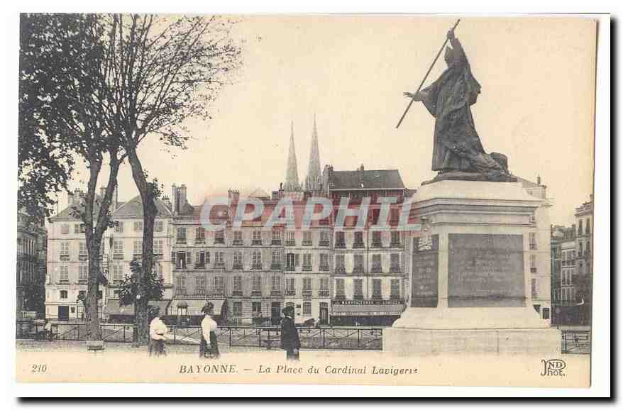 Bayonne CPA La place du cardinal Lavigerie
