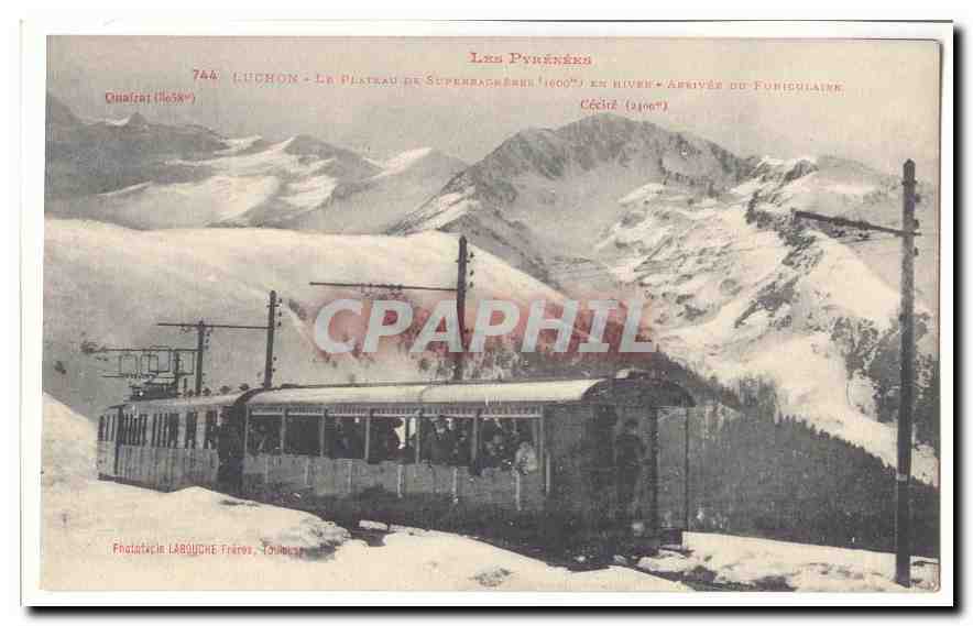 Les sports d´hiver a Luchon CPA Plateau de Superbagneres (1800m) Arrivee du funiculaire Cecire (2400m)