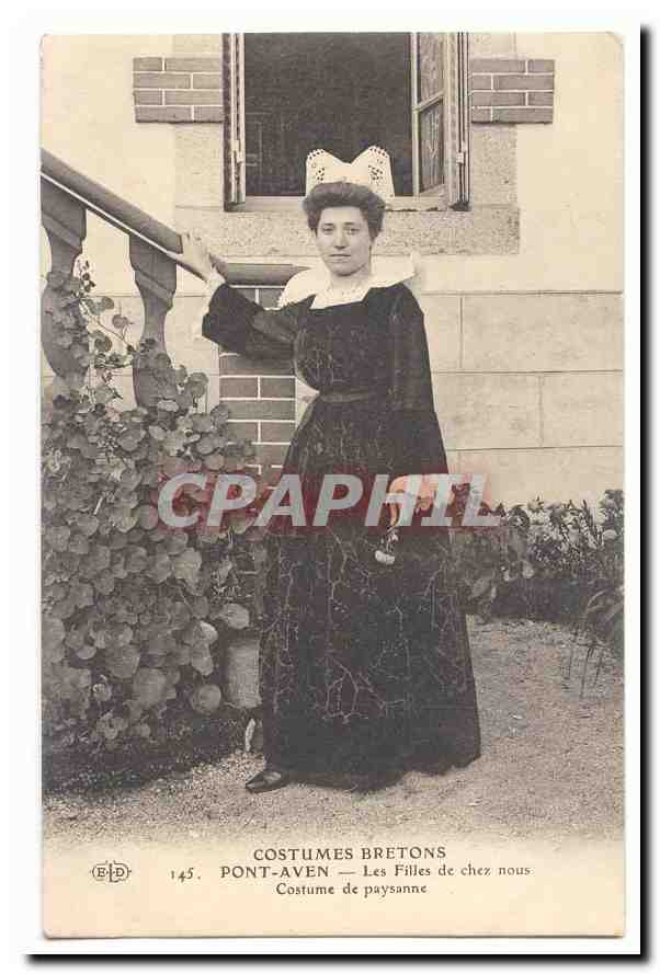 Pont Aven CPA Les filles de chez nous Costume de paysanne