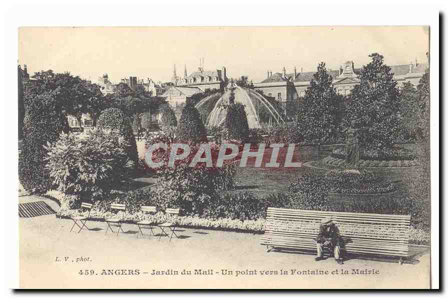 Angers CPA Jardin du Mail Un point vers la fontaine et la mairie