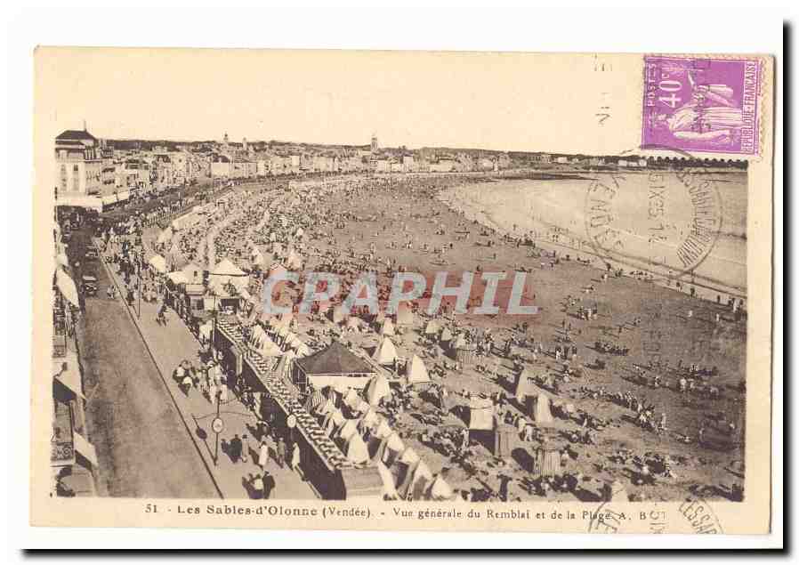 Les Sables-d'Olonne (Vendée) — Vue générale du Remblai et de la Plage — A. B. O.T.