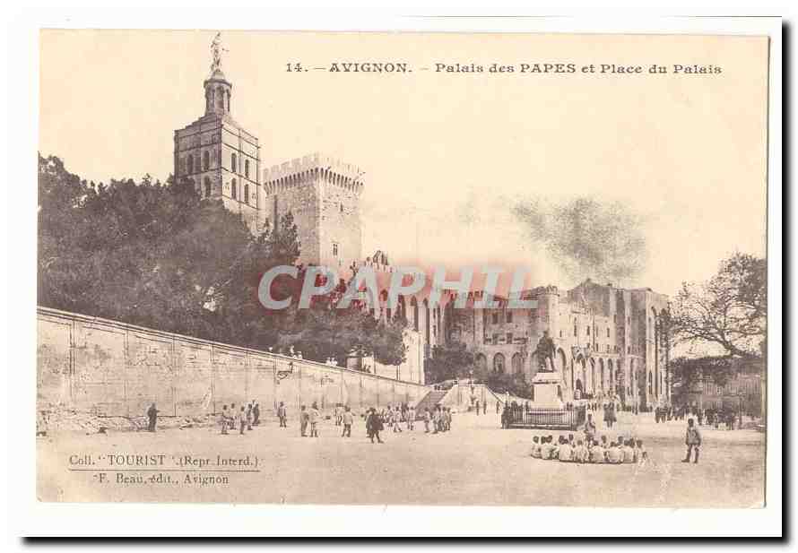 Avignon — Palais des Papes et Place du Palais — Coll. 'TOURIST' (Repr. Interd.) — F. Beau, édit. Avignon