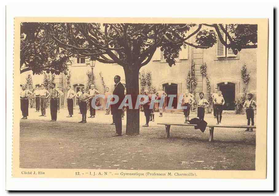 Gymnastique à l'I.J.A.N. — Professeur M. Charmoille