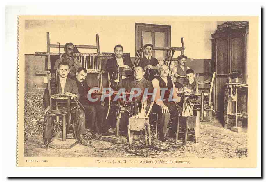 Ateliers (rééduqués hommes) — L. J. A. N. — Cliché J. Elle