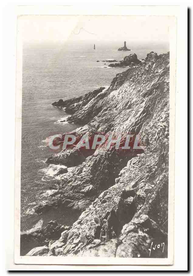 Phare de l'Île de Sein — vue côtière — CPAPHIL n° 17017