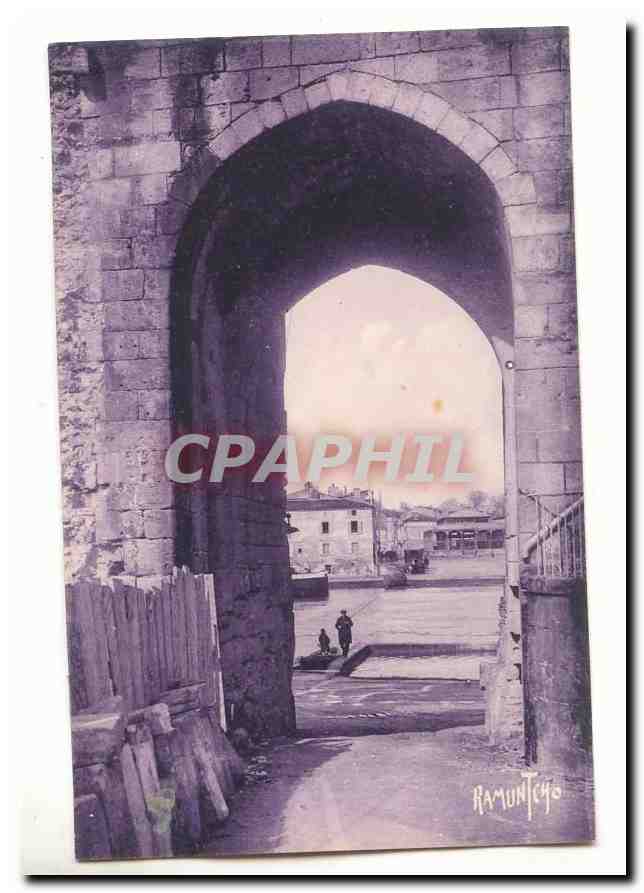 CPA Porte du chateau de Cognac (pecheur animee)