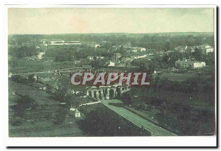 Saintes CPA Vue panoramique des arenes gallo-romaines de Saintexs