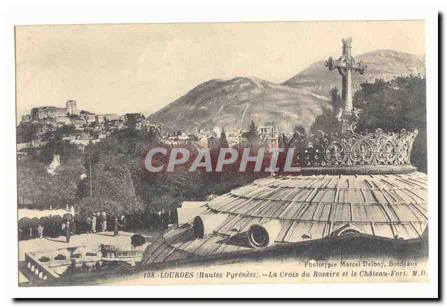 Lourdes CPA La CRoix du Rosaire et le chateau fort