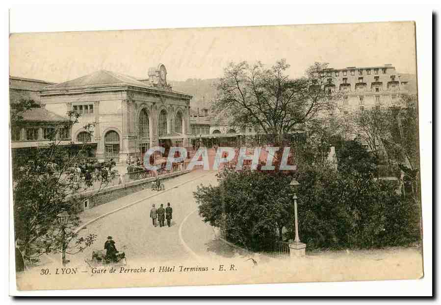 Lyon CPA Gare de Perrache et Hotel Terminus
