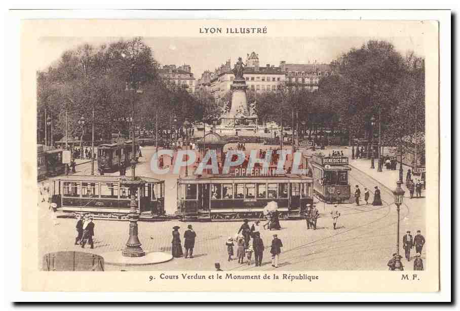 Lyon CPA Cours VErdun et le monument de la Republique (tramways)