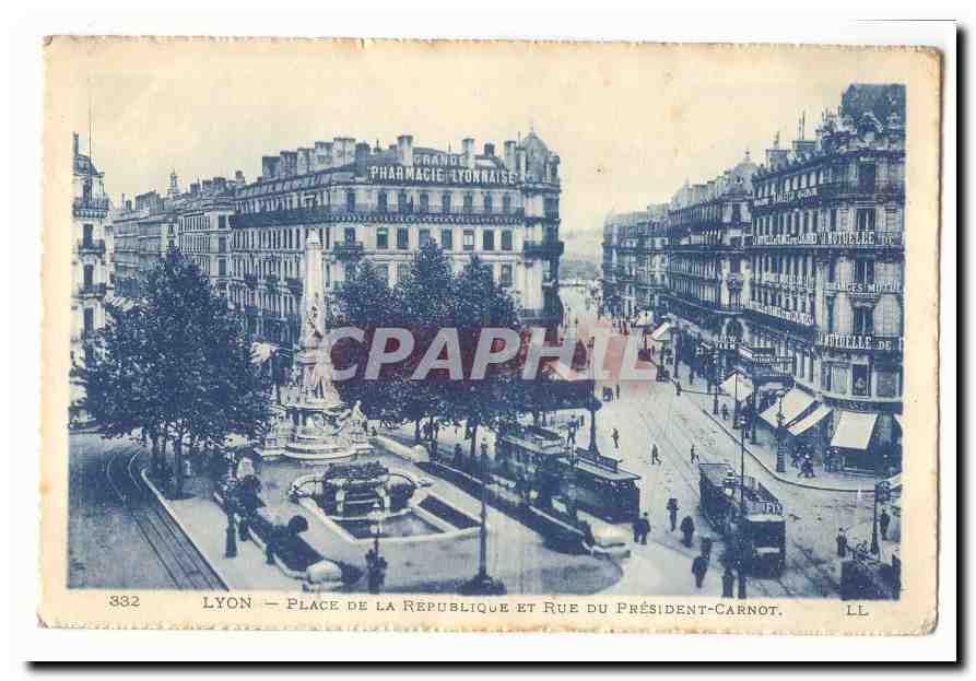 Lyon CPA Place de la Republique et Rue du President Carnot (Grande pharmacie lyonnaise tramways)