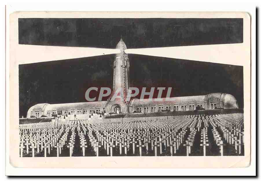 Cimetière militaire de Douaumont — monument central et alignements de croix — éditeur non identifié