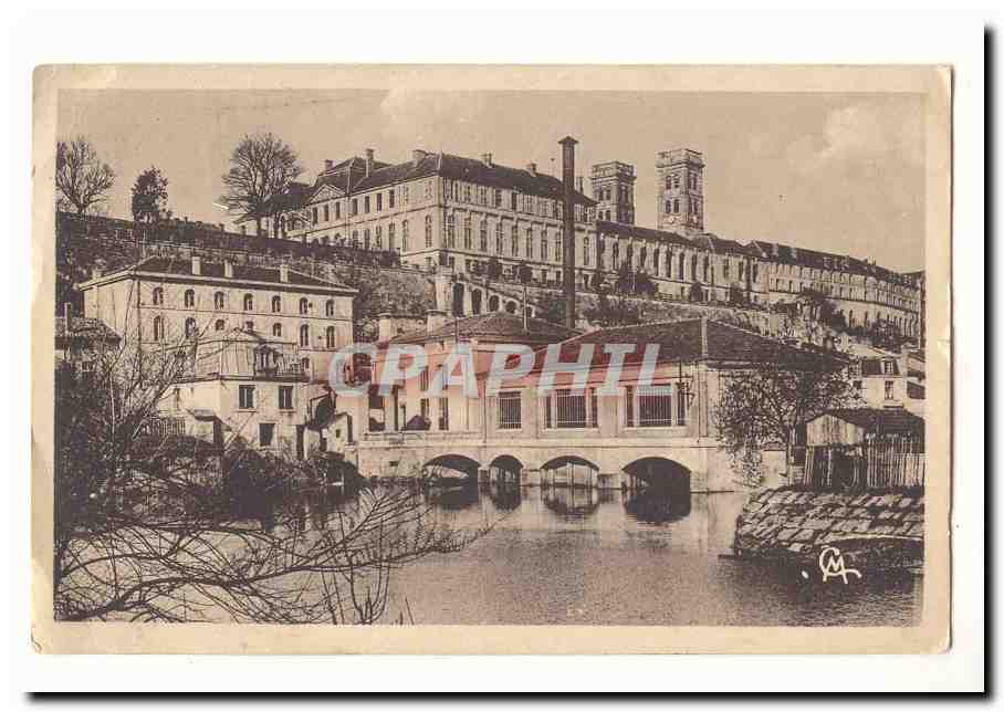 Vue de la ville — pont et édifice sur colline — éditeur non identifié
