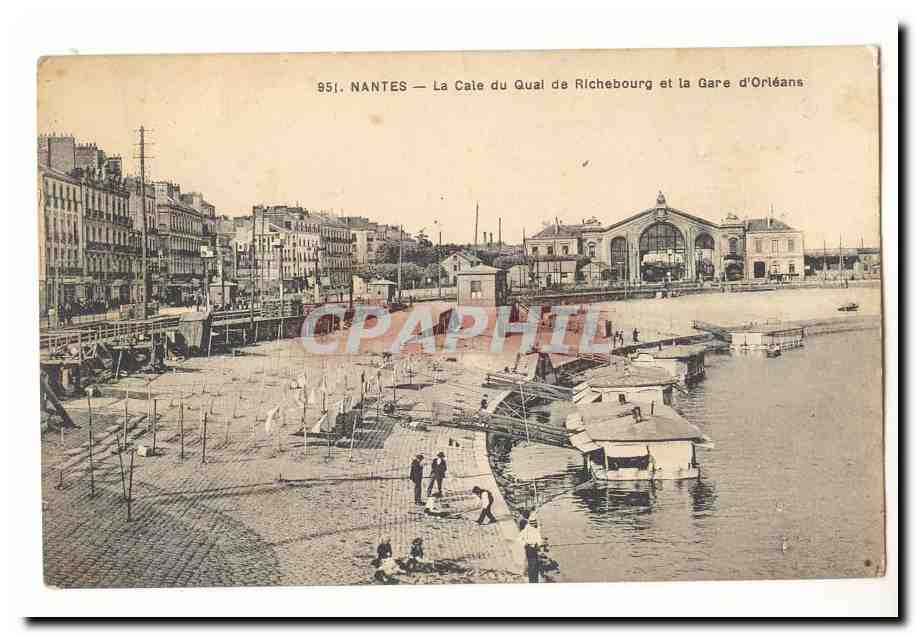 Nantes CPA La cale du quai de Richebourg et la gare d'Orleans