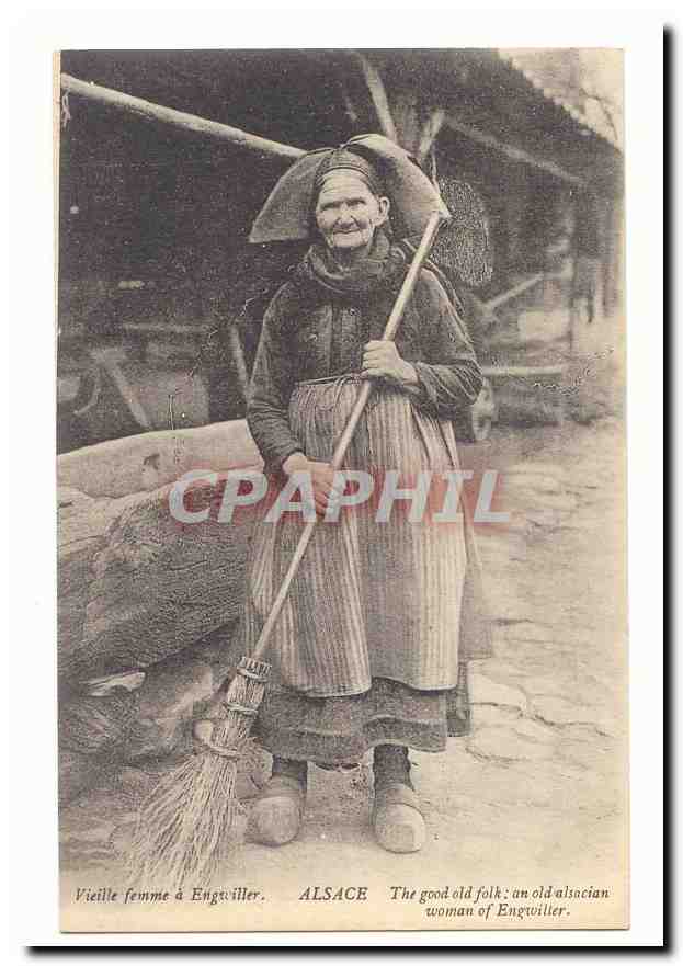 Vieille femme à Engwiller — Alsace — éditeur non visible