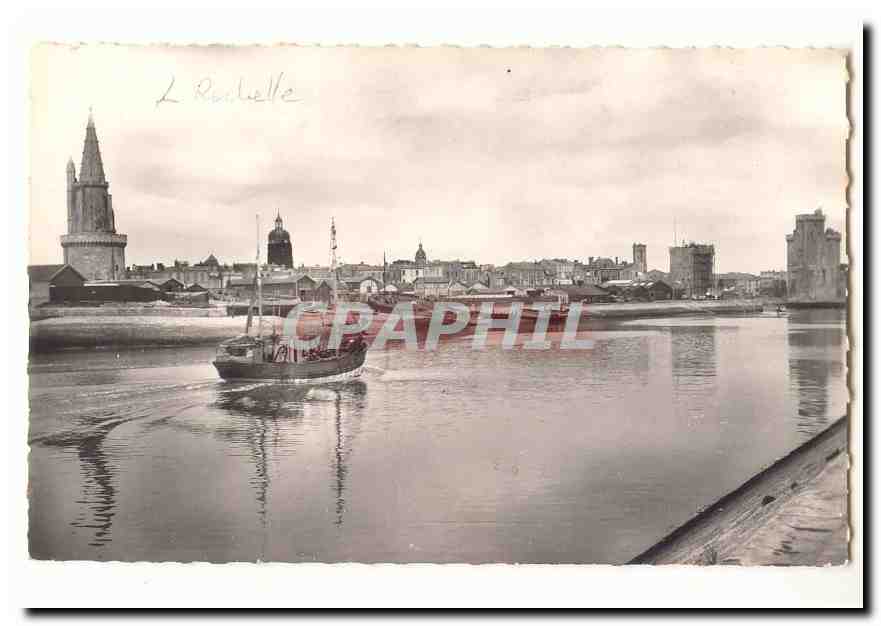La Rochelle — vue du port avec bateau — CPAPHIL