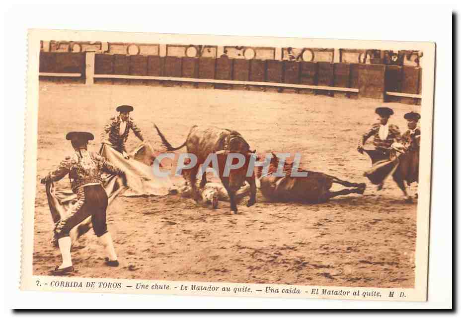 Corrida de Toros CPA Une chute Le matador au quite Una Caida El matador al quite