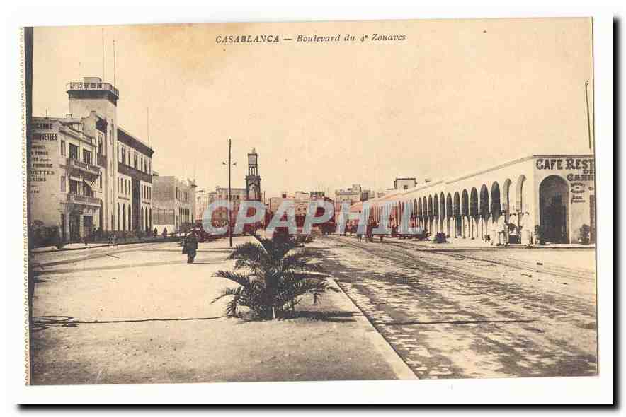 Casablanca — Boulevard du 4e Zouaves — vue urbaine avec café et bâtiments