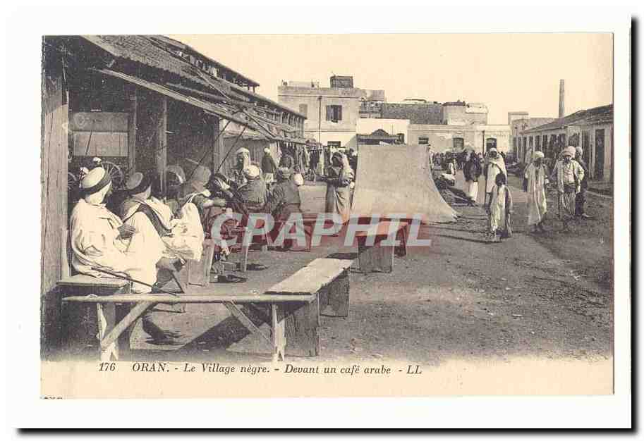 Oran - Le Village nègre - Devant un café arabe - LL