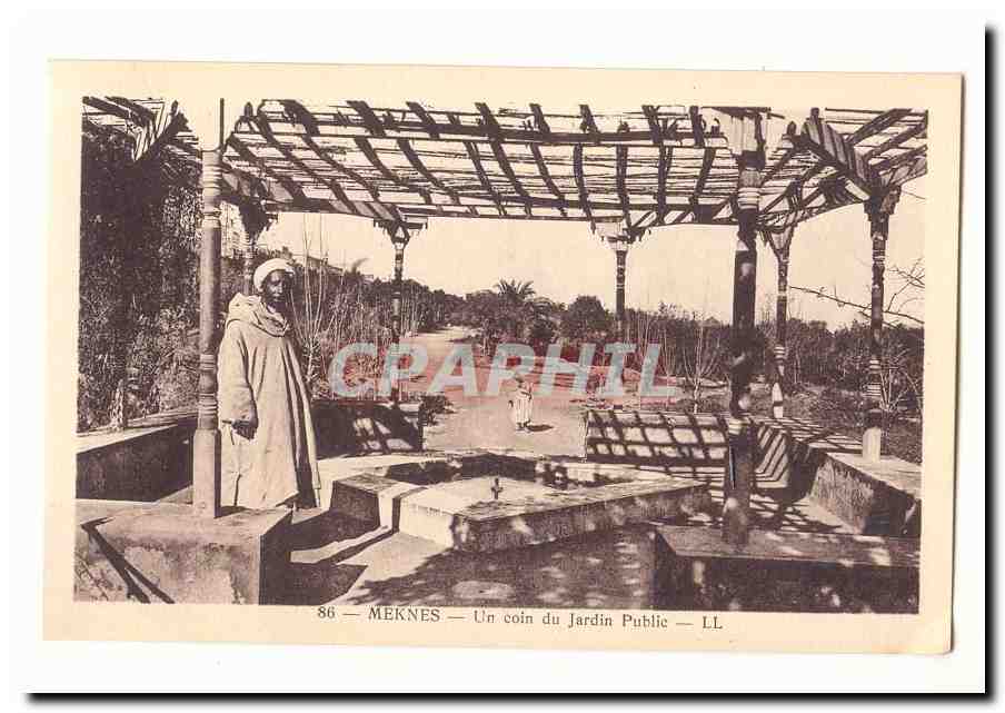 Maroc Meknes CPA Un coin du jardin public