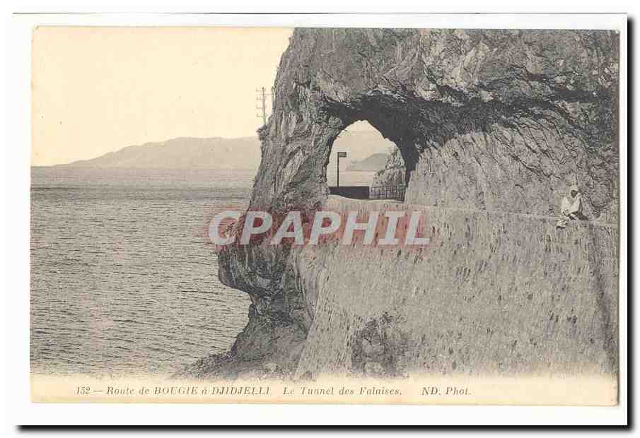Route de Bougie à Djidjelli — Le Tunnel des Falaises — ND. Phot.