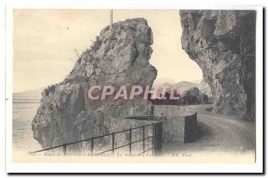 Algerie Route de Bougie a Djidelli CPA La route des Falaises (caleche)